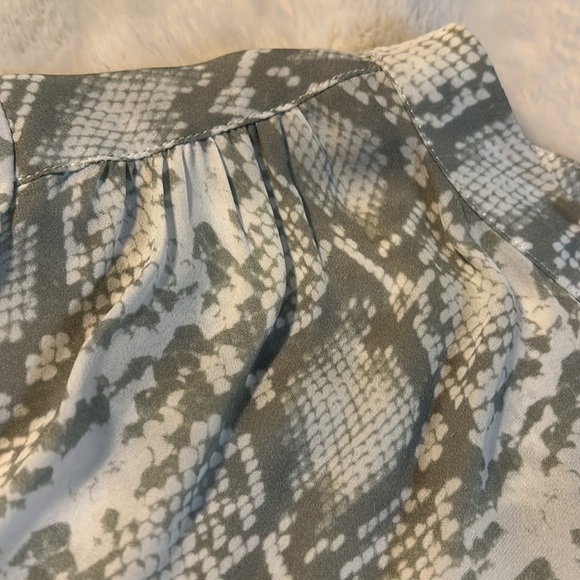 Beautiful 100% Silk blouse. Ivory and sage snake print - Picture 4 of 7